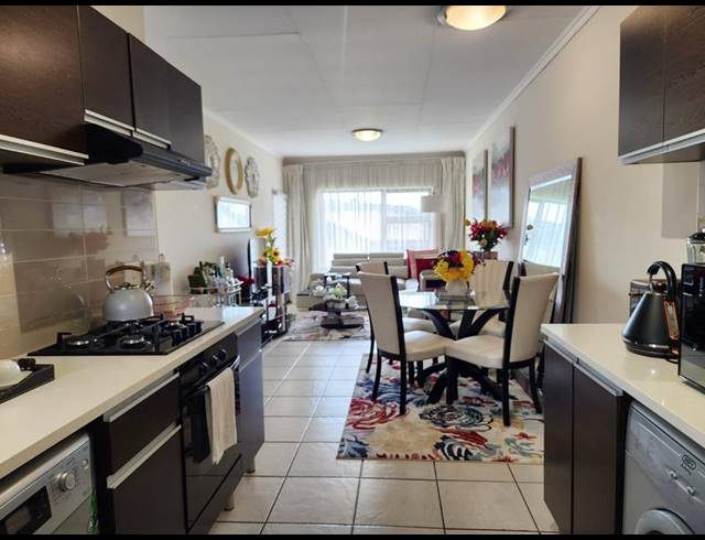 2 BEDROOM TOWNHOUSE FOR SALE IN OAKDENE